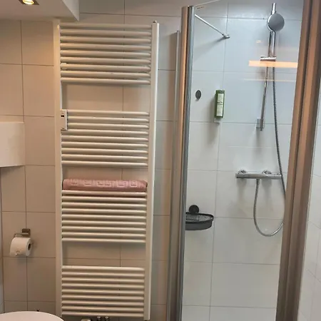 Cozy Mit Kueche Im Souterrain